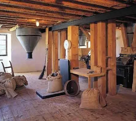 Historische Wassermuehle Otel 3*